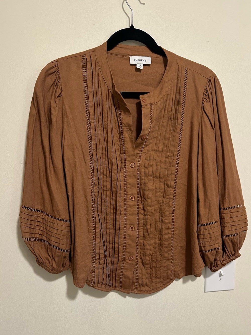 Evereve Women's Brown Pintuck Button-Front Blouse - Size XS